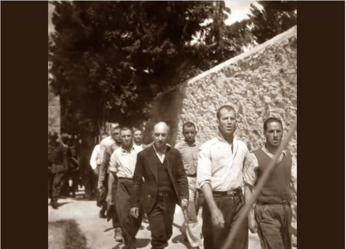 Κακλαμάνης για τις φωτογραφίες των 200 εκτελεσθέντων της Καισαριανής: «Πληροφορίες για πλήρες άλμπουμ, όχι μόνο αυτές που γνωρίζουμε»