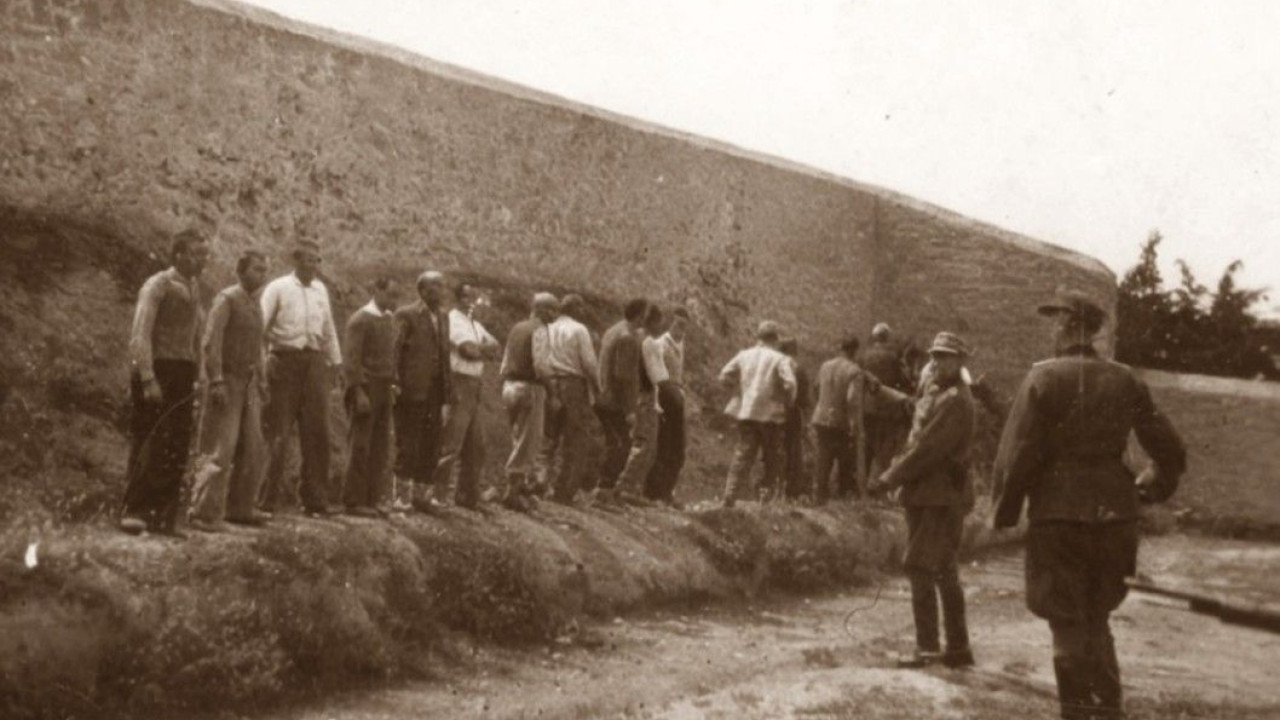 Πόσο αποτιμούν οι συλλέκτες τις 12 εικόνες από την εκτέλεση των 200 Ελλήνων στην Καισαριανή