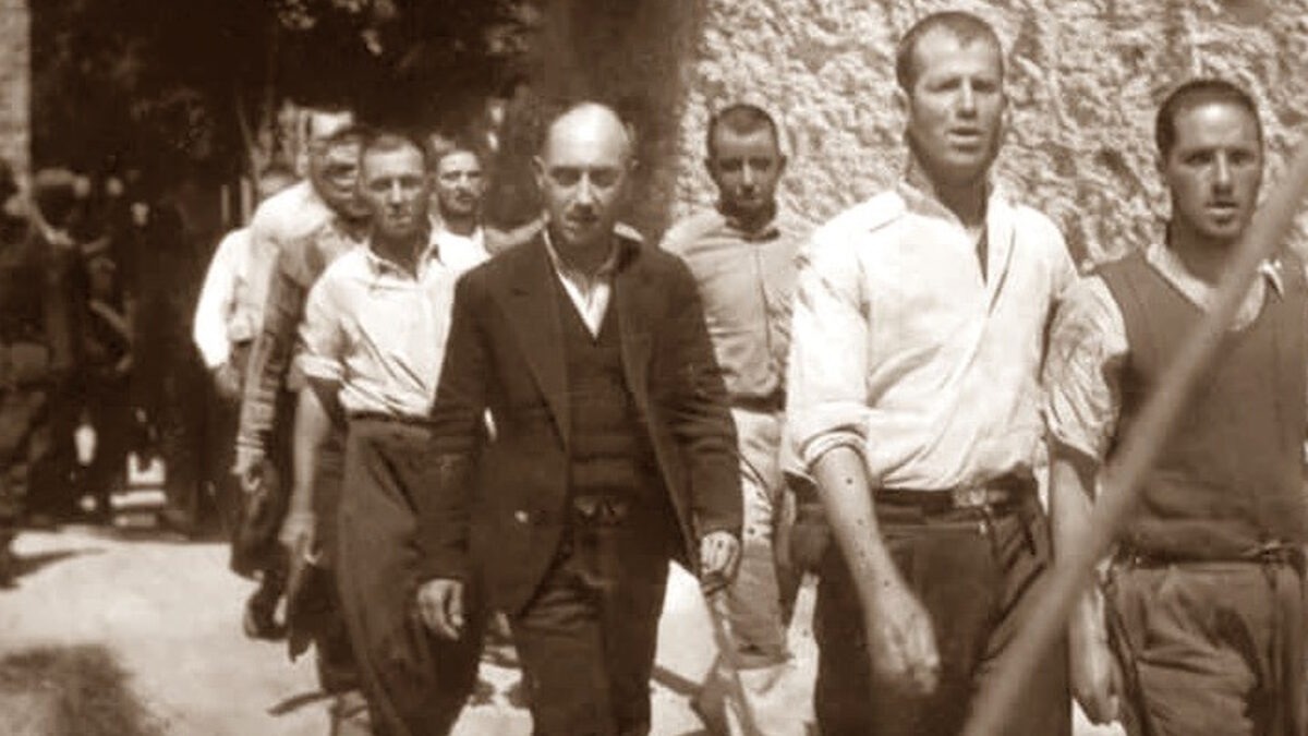 Οι 200 της Καισαριανής: «Βαδίζουν προς τον θάνατο αγέρωχοι, με ψηλά το κεφάλι» – Όταν η εικόνα γίνεται ιστορική μαρτυρία