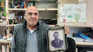 Κρήτη: Συγκλονισμένος ο εγγονός αναγνώρισε τον παππού του σε εικόνα των «200» της Καισαριανής