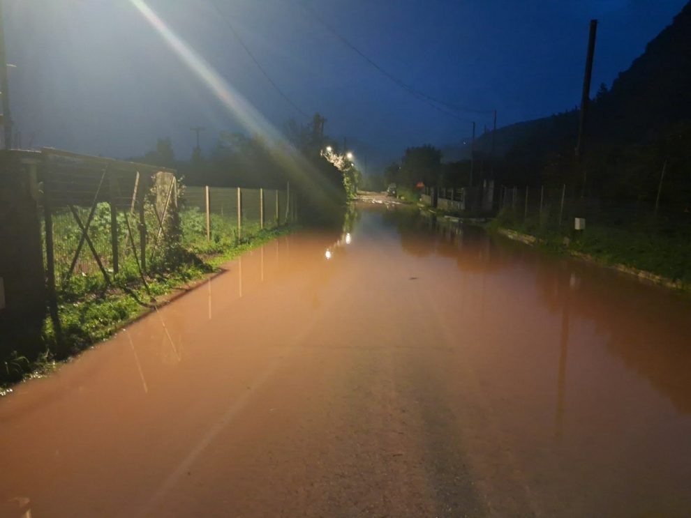 Καλαμάτα: Δρόμοι κάτω από νερό και κατολισθήσεις λόγω κακοκαιρίας – Καταρράκτης στο Πήδημα 5 Καλαμάτα: Δρόμοι κάτω από νερό και κατολισθήσεις λόγω κακοκαιρίας – Καταρράκτης στο Πήδημα
