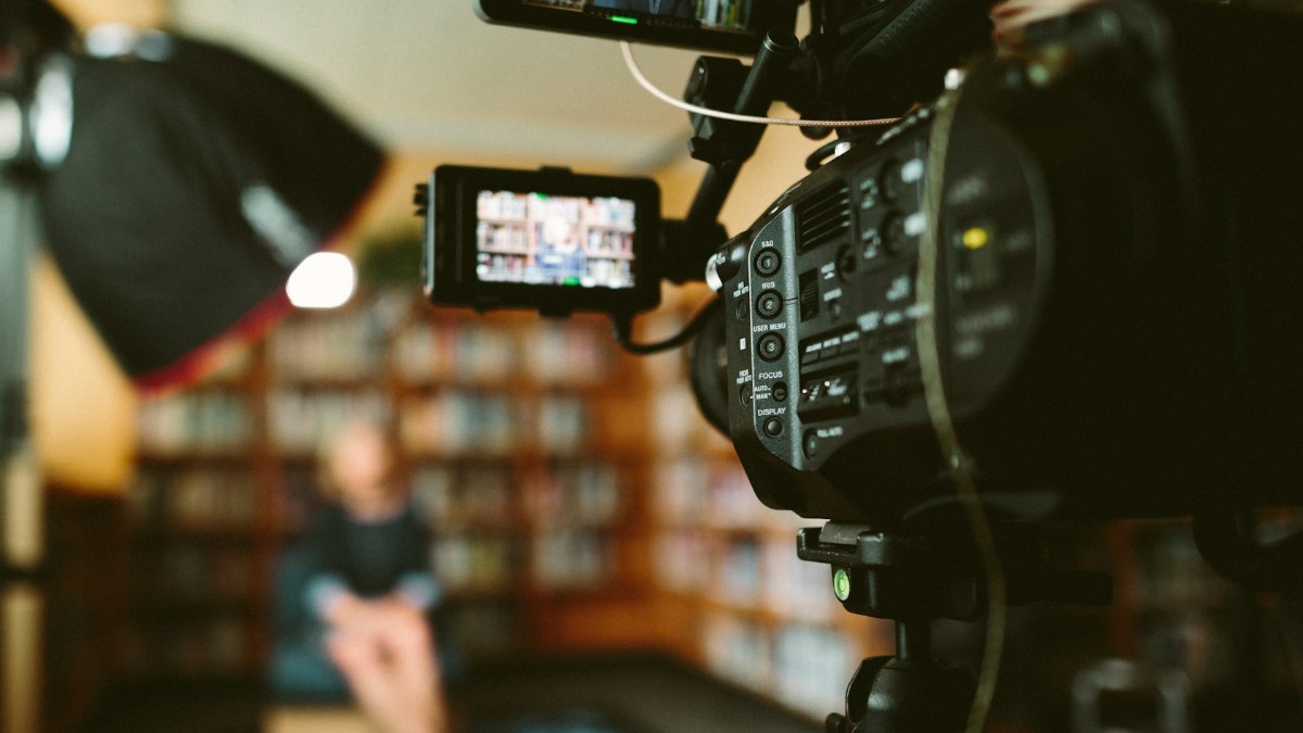 Σοκαριστική αποκάλυψη για διάσημη παρουσιάστρια: Η επίθεση στους συνεργάτες και οι κραυγές