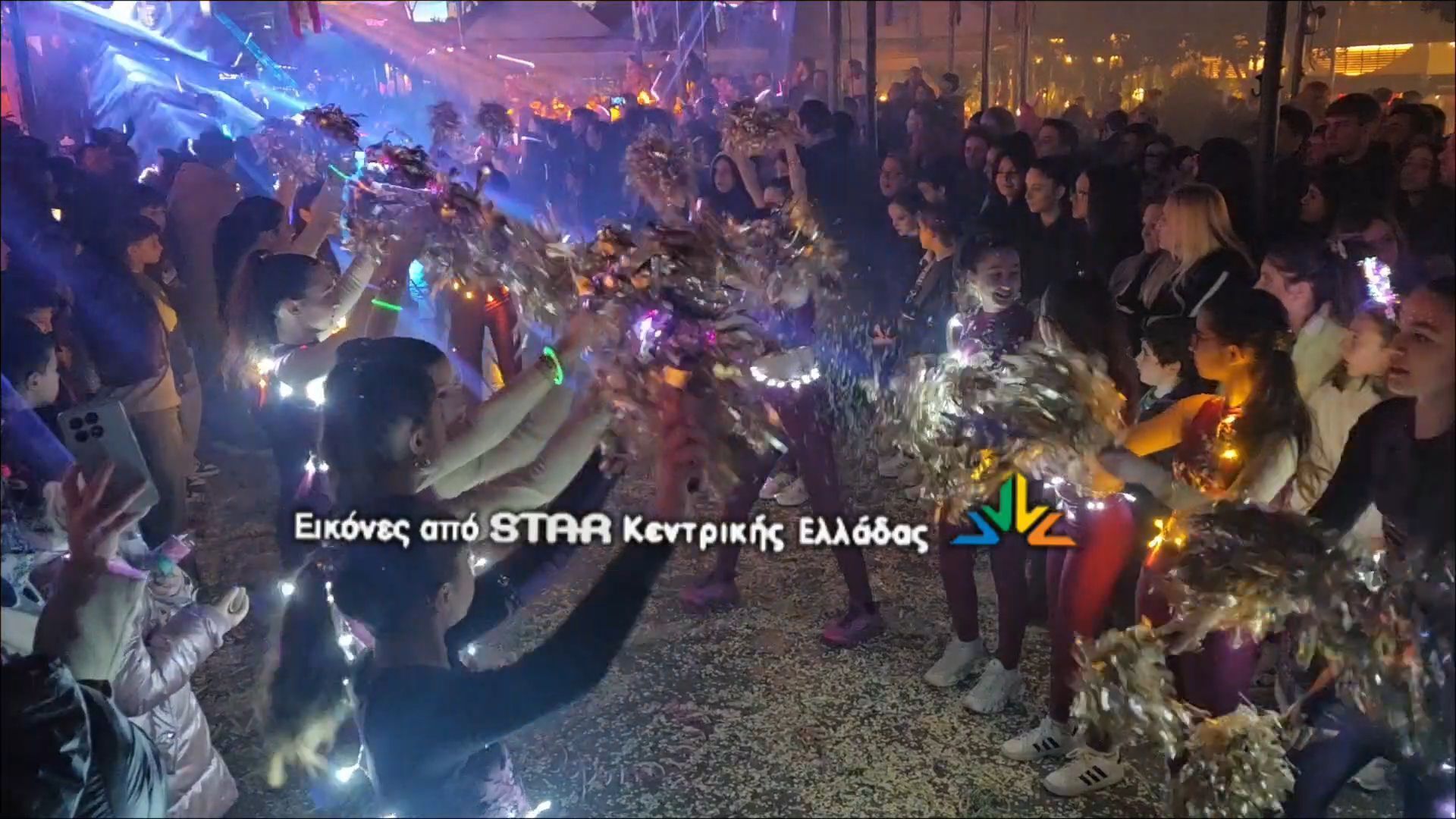 Καρναβάλι Λαμίας: Τα αυτοφωτιζόμενα γκρουπ έκαναν τη νύχτα μέρα