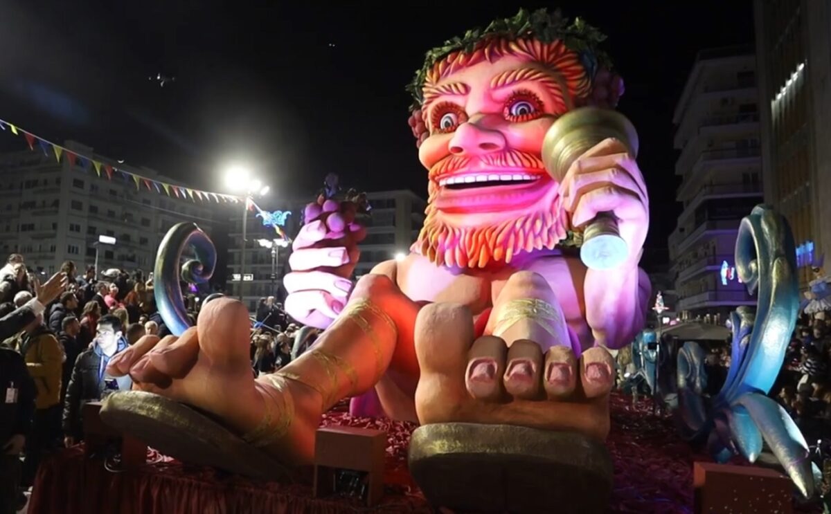 Πατρινό Καρναβάλι 2026: Εντυπωσιακή έναρξη με τη βραδινή παρέλαση των αρμάτων