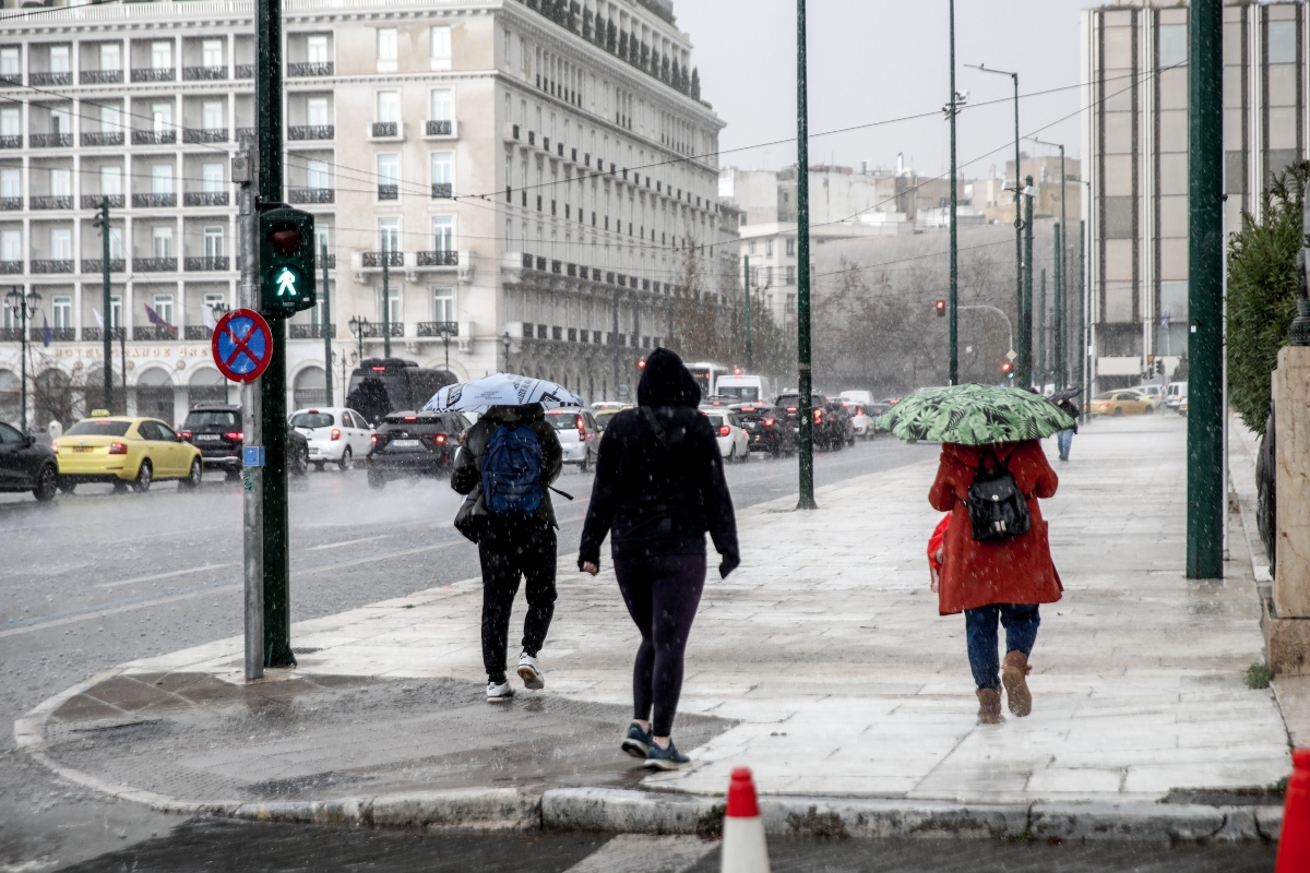 Έρχεται νέο κύμα κακοκαιρίας από το απόγευμα της Τσικνοπέμπτης: Πορτοκαλί συναγερμός στην Πελοπόννησο, βροχές και καταιγίδες σε οκτώ περιοχές