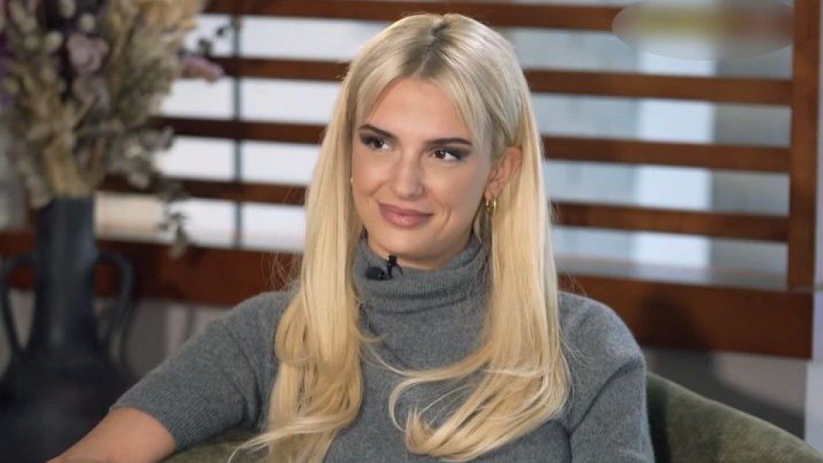 Κατερίνα Λιόλιου: Μεταμορφώθηκε σε λαμπάδα (Φωτογραφία)