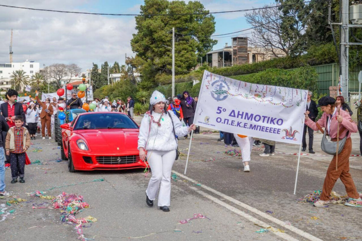 Home 57 ΟΠΕΚΕΜπεεεε με Ferrari και τρακτέρ στο αποκριάτικο πάρτι της Γλυφάδας