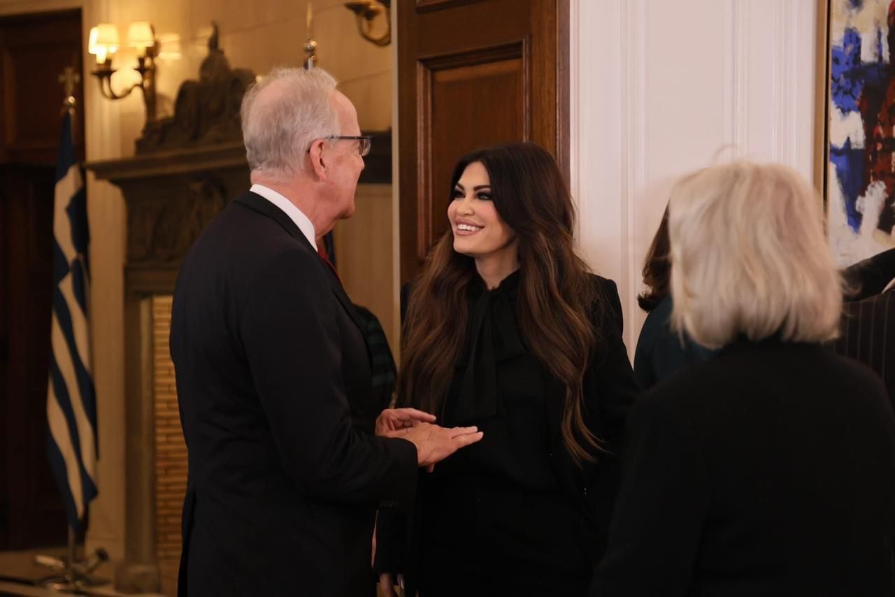 Home 83 Η Κίμπερλι Γκίλφοϊλ συναντά Αμερικανούς Γερουσιαστές στην Αθήνα