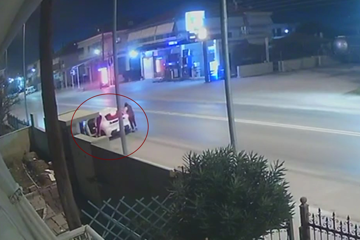 Home 171 Αποκαλυπτικά βίντεο από τη δράση της συμμορίας με τις κλοπές – Η στιγμή της διάρρηξης και το όχημα διαφυγής