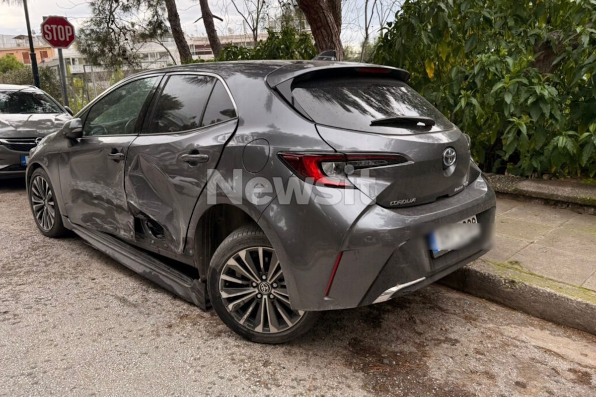 Κολωνάκι: Τραγουδίστρια καταδικάστηκε σε 20 μήνες και έχασε την άδεια κυκλοφορίας αφού χτύπησε αυτοκίνητα