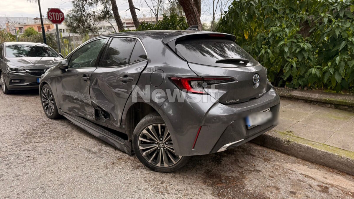 Κολωνάκι: Στο αυτόφωρο η τραγουδίστρια που οδήγησε μεθυσμένη και χτύπησε πέντε οχήματα
