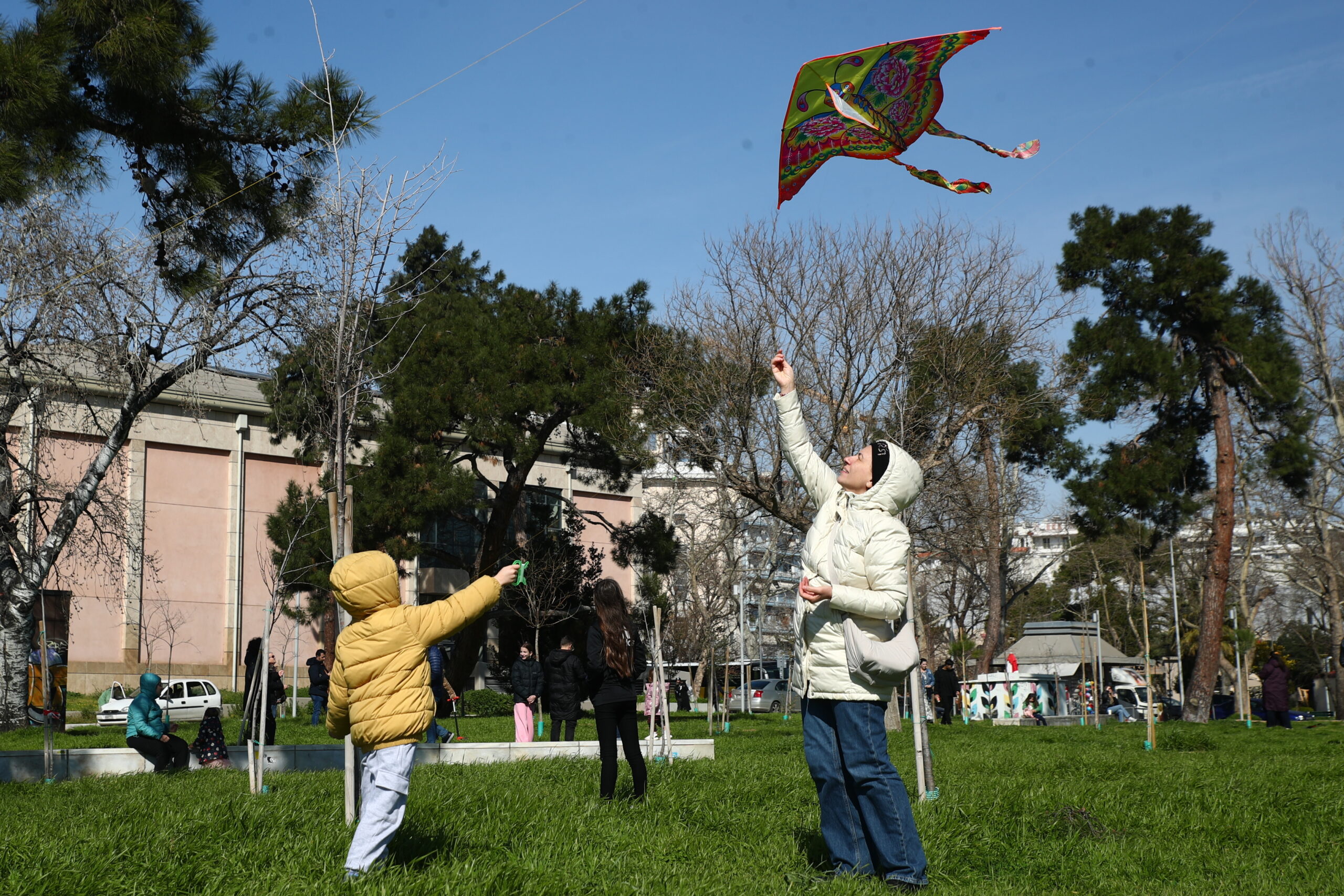 Καθαρά Δευτέρα: Γιορτή και χαρταετοί στον λόφο του Φιλοπάππου για τους Αθηναίους και στο Σέιχ Σου για τους Θεσσαλονικείς 18 Καθαρά Δευτέρα: Γιορτή και χαρταετοί στον λόφο του Φιλοπάππου για τους Αθηναίους και στο Σέιχ Σου για τους Θεσσαλονικείς