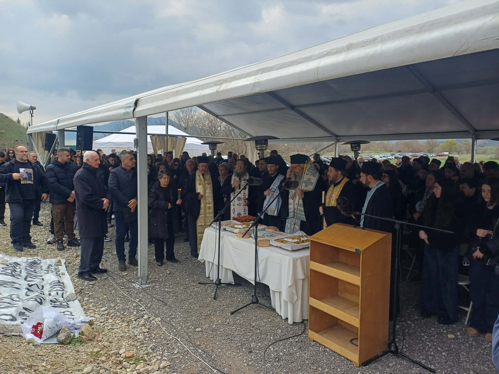 Λάρισα: Δυναμική παρουσία για την τριετία από τα Τέμπη – Συγκλονιστικές στιγμές στο τρισάγιο