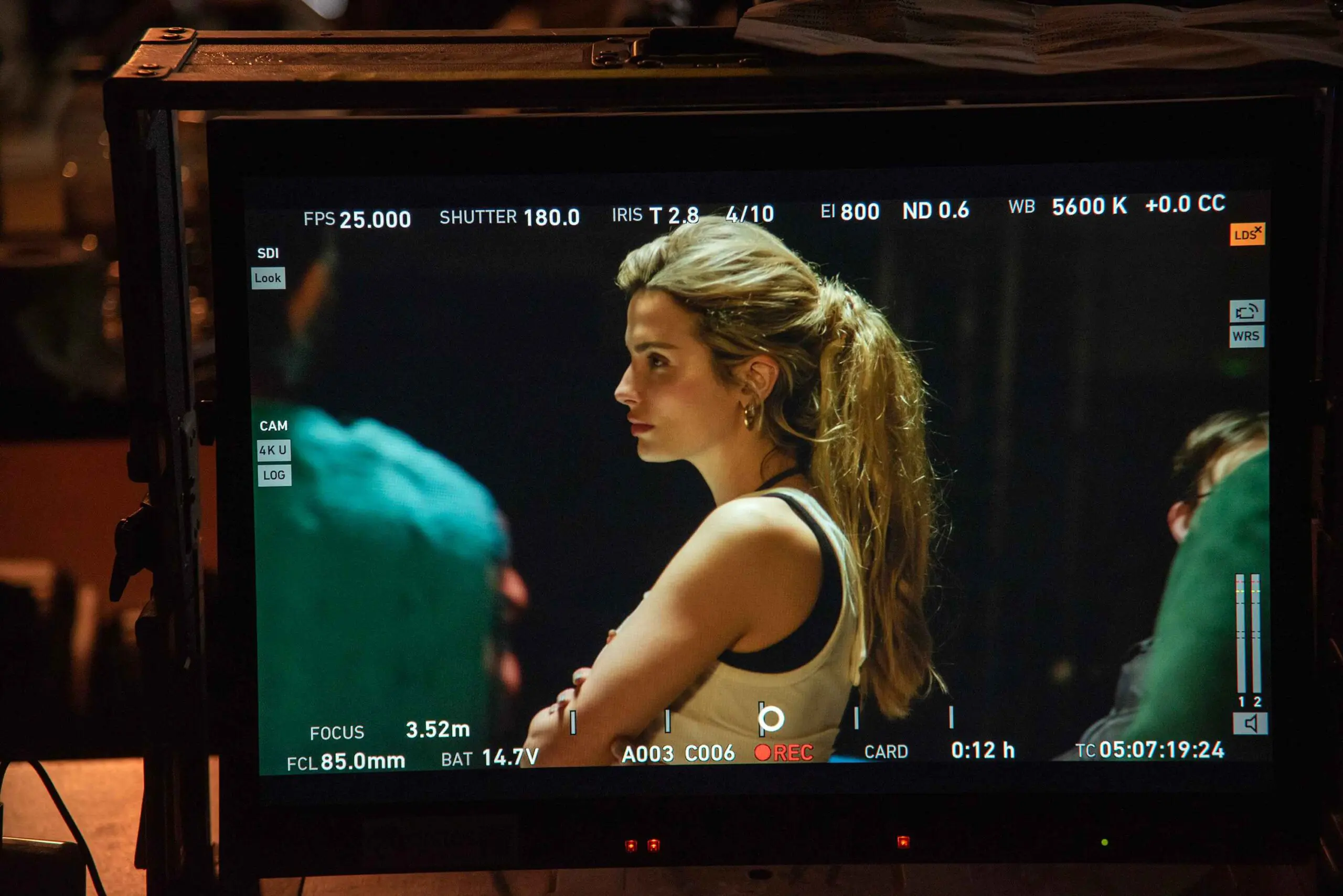 Κατερίνα Λιόλιου: Παρασκηνιακές λήψεις από το video clip του «Λογαριασμού» 6 Κατερίνα Λιόλιου: Backstage φωτογραφίες από το video clip του «Λογαριασμού»