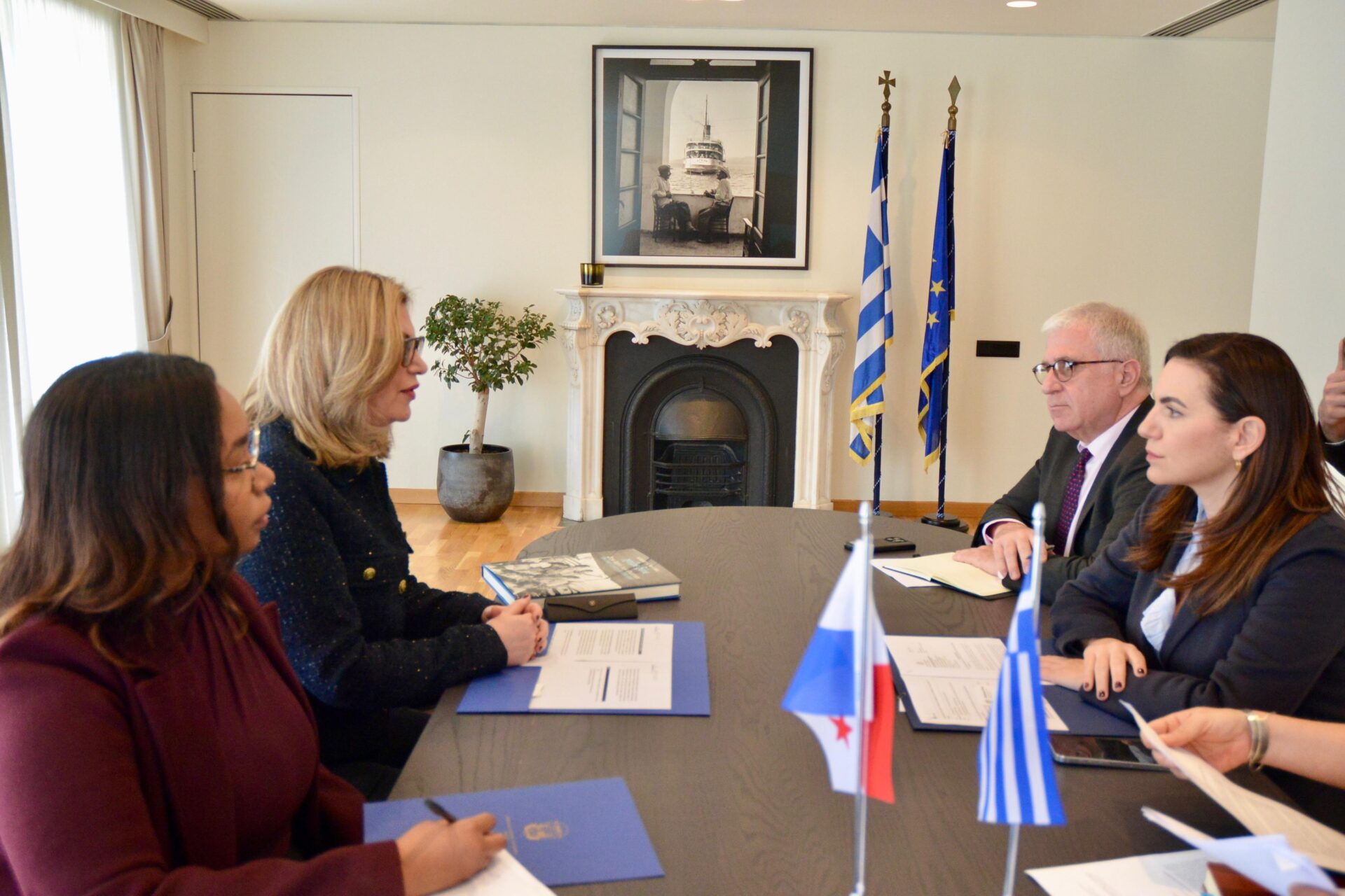 Η Όλγα Κεφαλογιάννη συναντήθηκε με την Πρέσβη του Παναμά στην ελληνική πρωτεύουσα