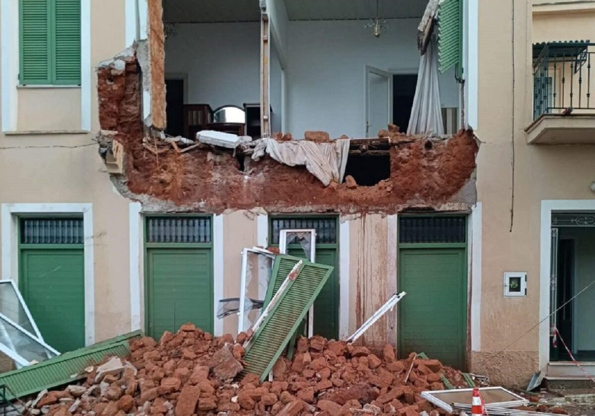 Home 198 Μεσσήνη: Τοίχος κατοικίας κατέρρευσε λόγω σφοδρής βροχόπτωσης