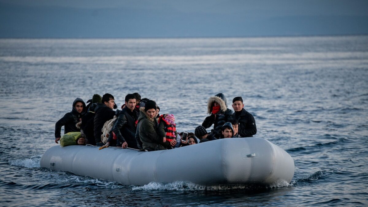 Κρήτη: Βίντεο καταγράφει το ναυάγιο με μετανάστες – Πάνω από 20 αγνοούμενοι λέει το Λιμενικό