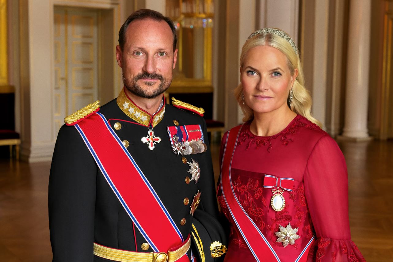 Νορβηγία: Ο πρωθυπουργός επικρίνει τις σχέσεις της πριγκίπισσας Μέτε-Μάριτ με τον Τζέφρι Έπσταϊν