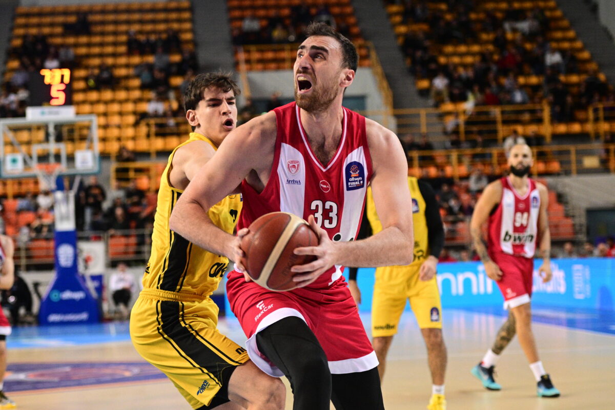 Νίκολα Μιλουτίνοφ: Οι εξελίξεις για τον τραυματισμό του Σέρβου σέντερ του Ολυμπιακού