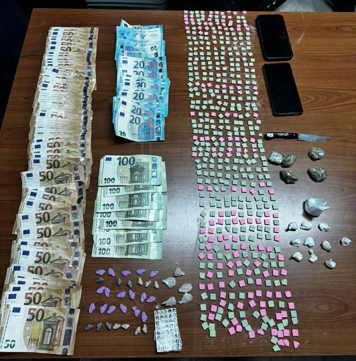 Ναρκωτικά που είχε στην κατοχή του 28χρονος οδηγός στον Άγιο Παντελεήμονα