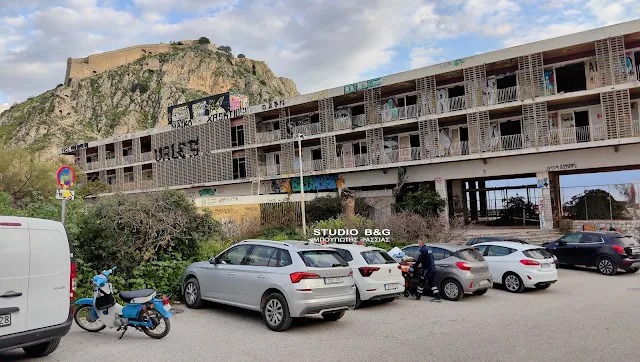 Ναύπλιο: Ανήλικη έπεσε από ψηλό σημείο εγκαταλελειμμένου κτιρίου – Νοσηλεύεται στο νοσοκομείο σοβαρά τραυματισμένη 4 ναυπλιο