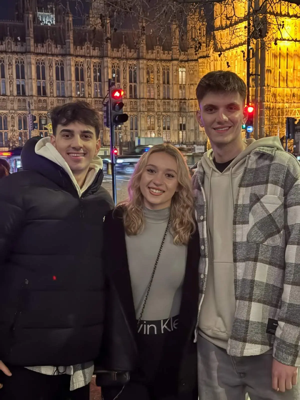 Η Ντορέττα Παπαδημητρίου μαζί με τους γιους της και τον Γιώργο Γεροντιδάκη στο Λονδίνο