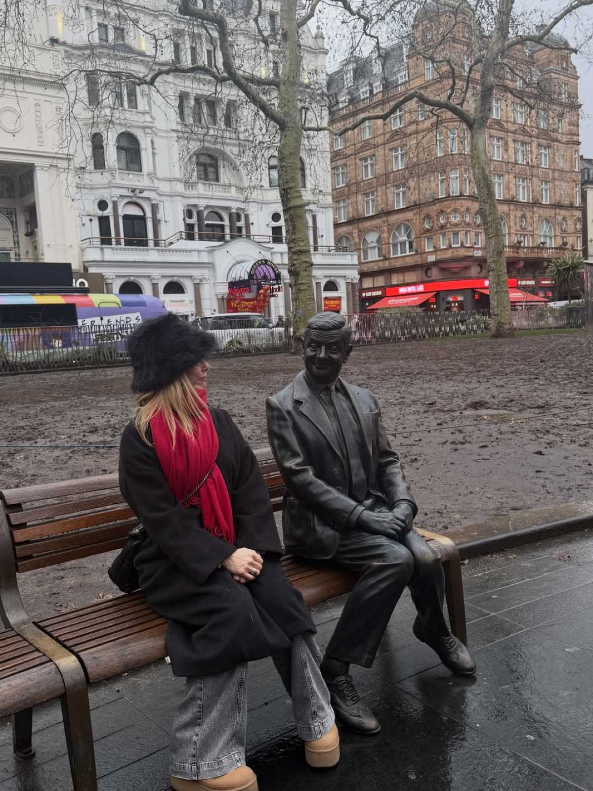 Η Ντορέττα Παπαδημητρίου μαζί με τους γιους της και τον Γιώργο Γεροντιδάκη στο Λονδίνο