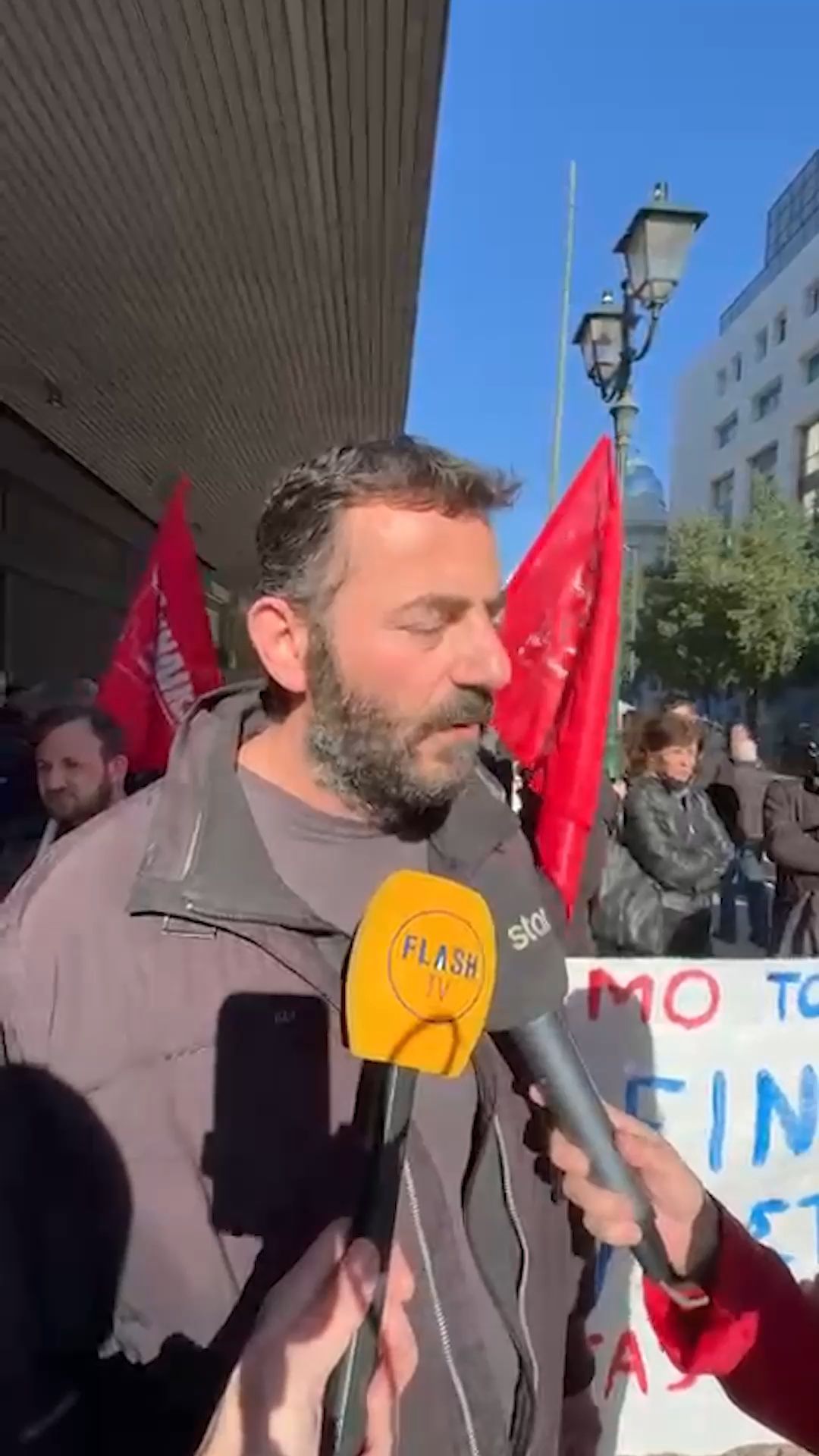 Home 57 Ο Βασίλης Σταμούλης, πρόεδρος εργαζομένων της ομοσπονδίας γάλακτος τροφίμων-ποτών στο φακό του flash.gr