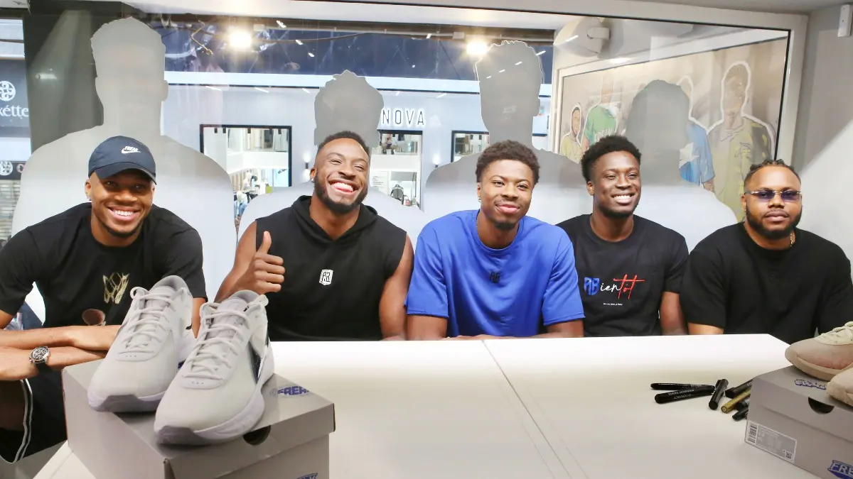 Φράνσις Αντετοκούνμπο: «Χωρίς χαρτιά, ο Γιάννης ανέτρεψε τα πάντα» – Η απώλεια του πατέρα και τα χρόνια στη Νιγηρία 3 Τα αδέρφια Αντετοκούνμπο