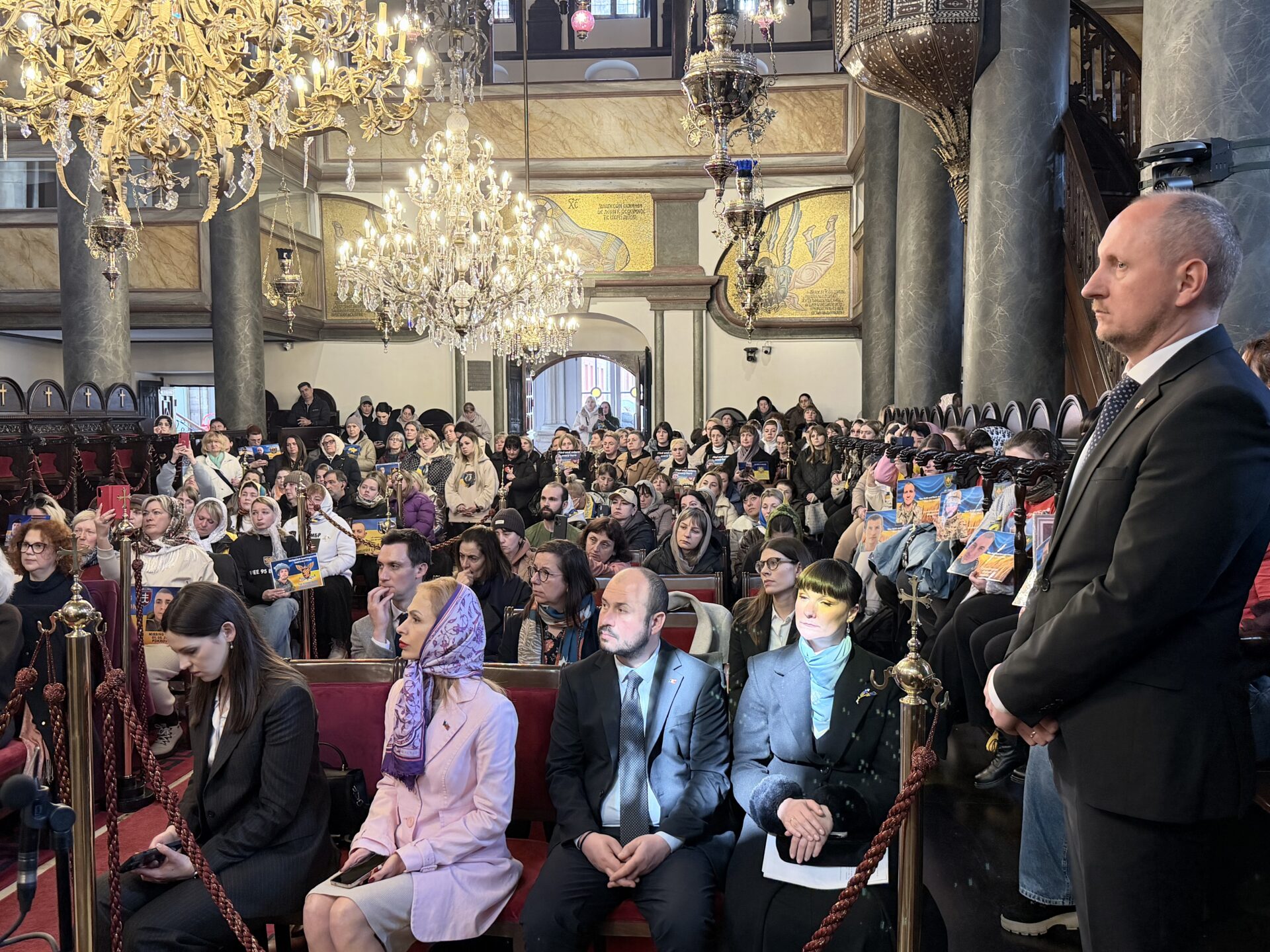 Οικουμενικός Πατριάρχης για Ουκρανία: «Η Εκκλησία δεν θα σας αφήσει μόνους» 6 Οικουμενικός Πατριάρχης για Ουκρανία: «Η Εκκλησία δεν θα σας αφήσει μόνους»