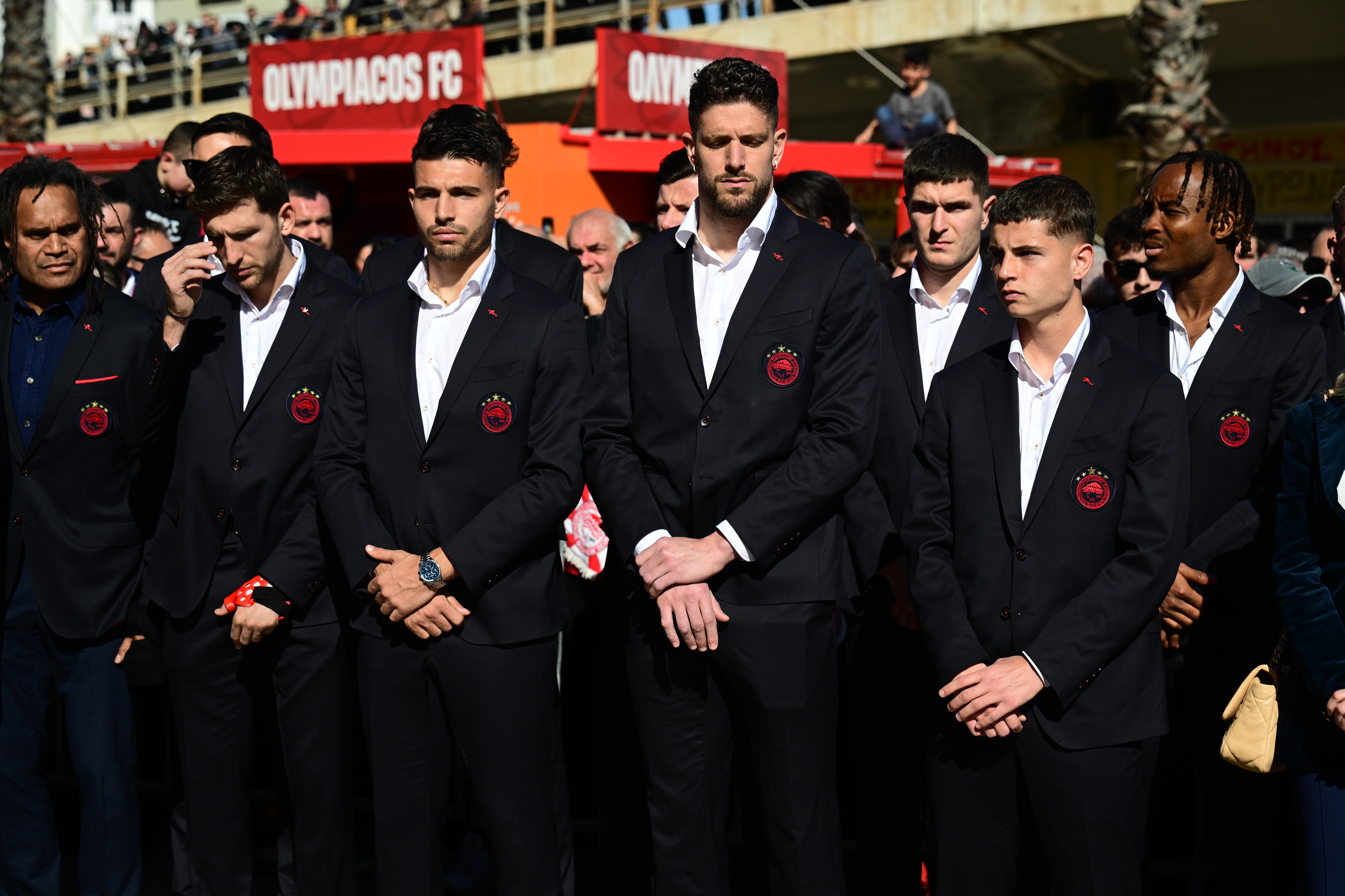 Ολυμπιακός: Πραγματοποιήθηκε το μνημόσυνο για τα θύματα της Θύρας 7 με την παρουσία Μαρινάκη και της ερυθρόλευκης οικογένειας