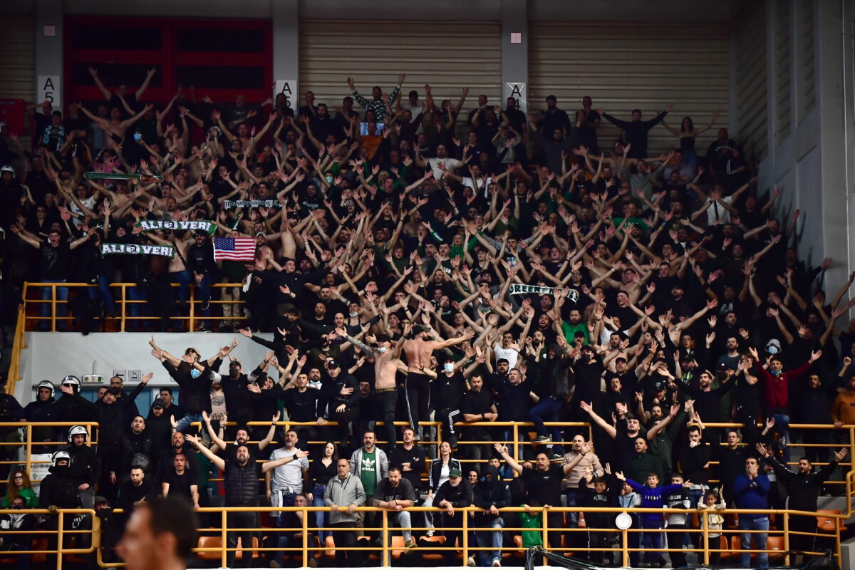 Θρίαμβος για τον Παναθηναϊκό: Οι υψωμένες γροθιές του Αταμάν στο μπαλκόνι και η υποδοχή στον Λεσόρ