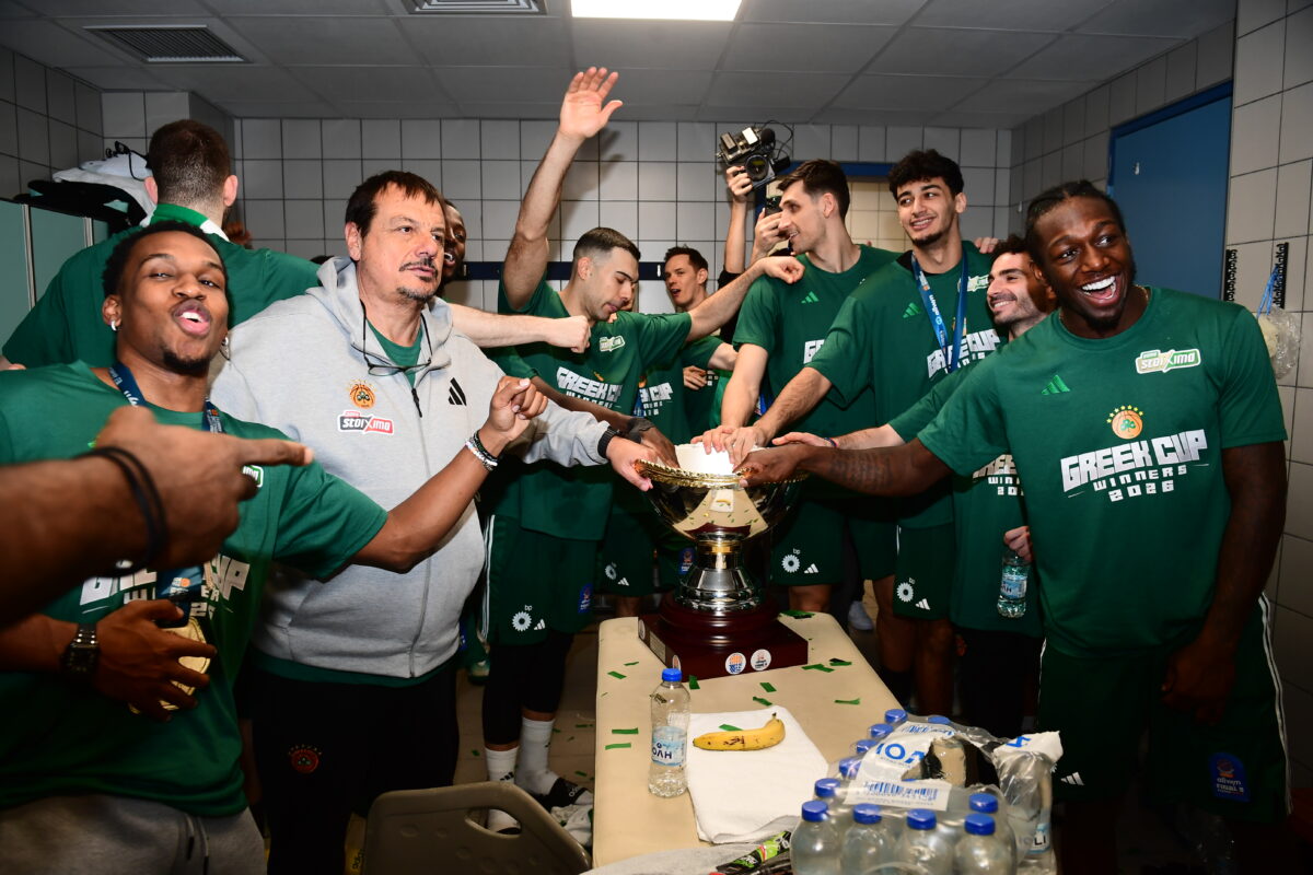 Παναθηναϊκός: Οι επευφημίες του Αταμάν στους παίκτες και οι εικόνες από τα αποδυτήρια, μετά την κατάκτηση του Κυπέλλου