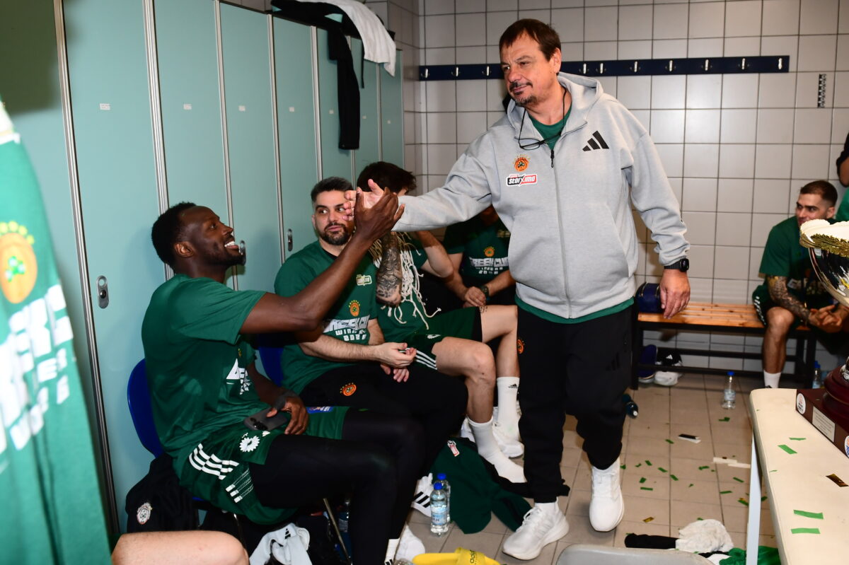 Παναθηναϊκός: Οι επευφημίες του Αταμάν στους παίκτες και οι εικόνες από τα αποδυτήρια, μετά την κατάκτηση του Κυπέλλου