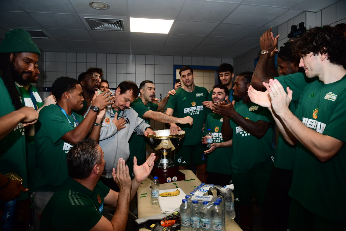 Παναθηναϊκός: Οι επευφημίες του Αταμάν στους παίκτες και οι εικόνες από τα αποδυτήρια, μετά την κατάκτηση του Κυπέλλου