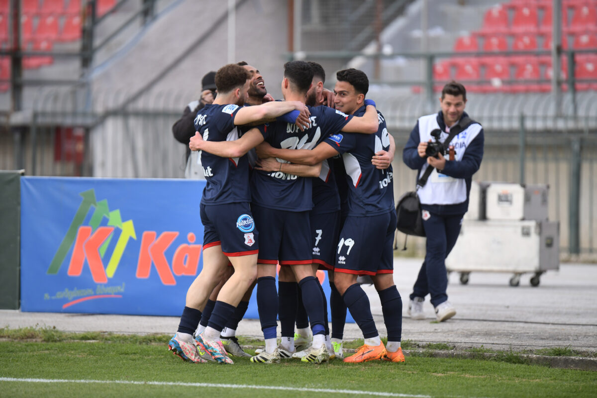 Πανσερραϊκός – Βόλος 2-1: Τρίτη επιτυχία για τους Σερραίους στη Super League