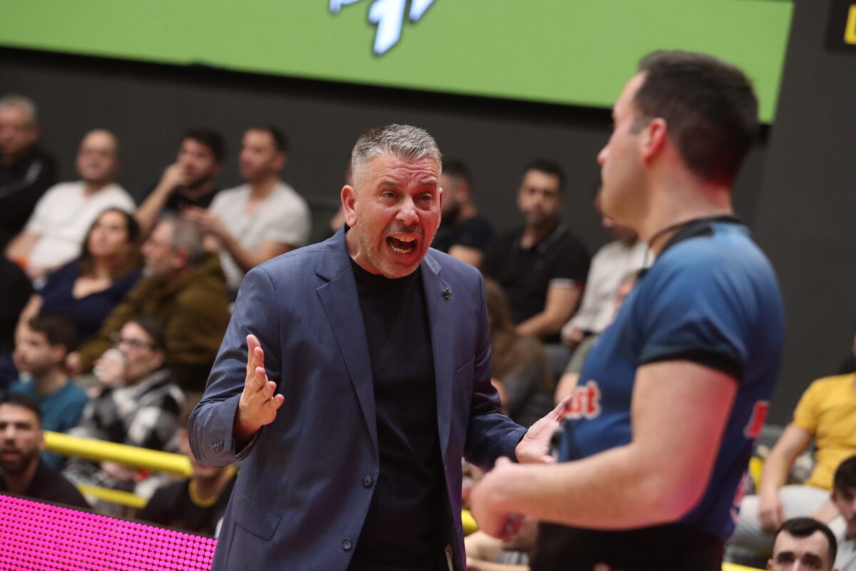 Απίστευτη έκρηξη Παπαθεοδώρου: Δε σε τρέμουμε ρε, δεν υποκύπτουμε, το κατάλαβες;