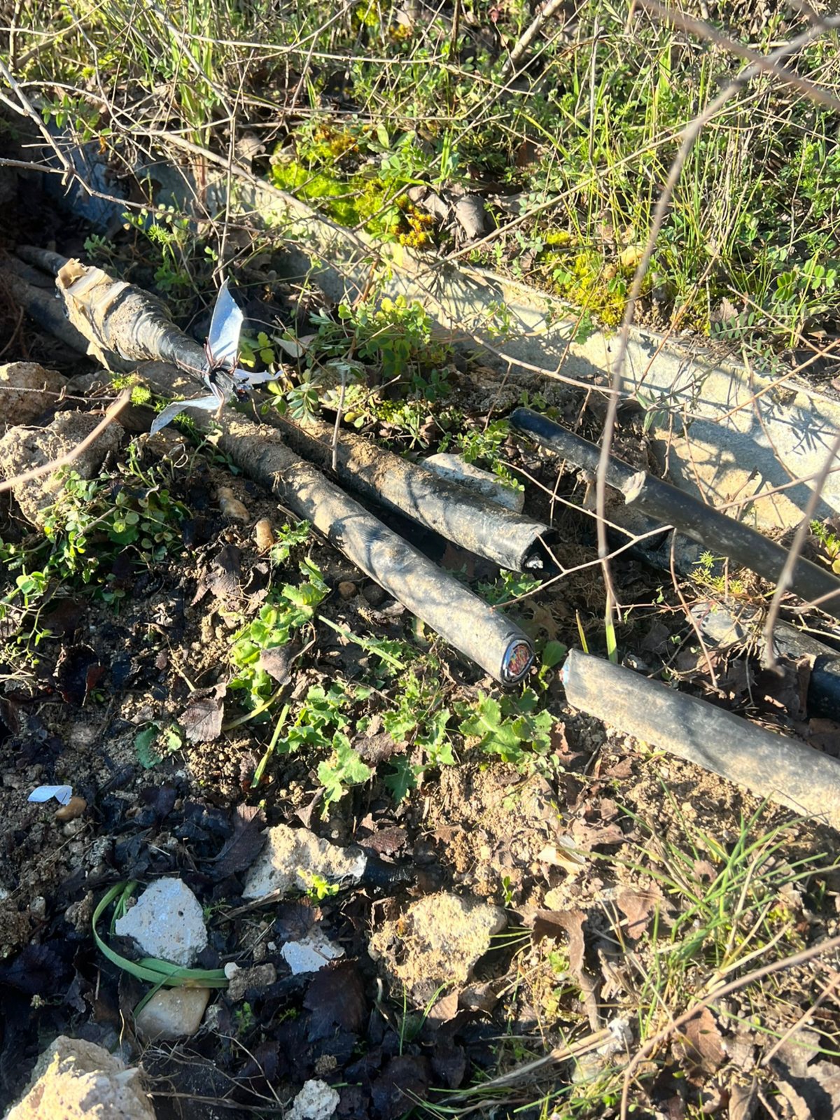 Οι έρευνες της ΕΛΑΣ για τη σαμποτάζ στα καλώδια τηλεδιοίκησης του ΟΣΕ – Τα αρχικά ευρήματα και τα ερωτήματα 8 Κομμένα καλώδια