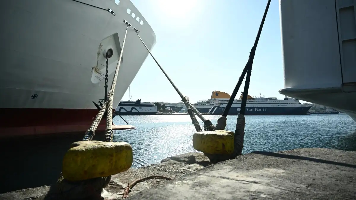 Απεργία στα πλοία το Σάββατο 28 Φεβρουαρίου ανακοινώνει η ΠΝΟ – Τιμή στα θύματα των Τεμπών και κάλεσμα για αυστηρότερη ασφάλεια