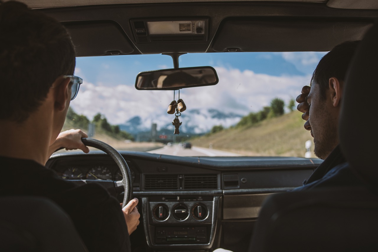 Πώς θα κάνεις roadtrip στην Ελλάδα χωρίς άγχος: 7 μυστικά που αλλάζουν τα πάντα