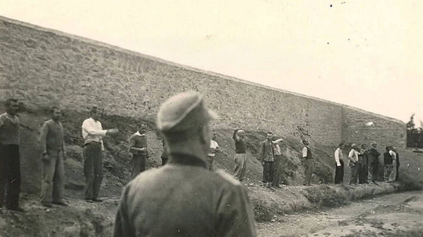 Συνομιλία Κακλαμάνη – Μενδώνη για τις φωτογραφίες των 200 εκτελεσμένων της Καισαριανής – «Αν αποκτηθούν, θα δοθούν στη Βουλή»