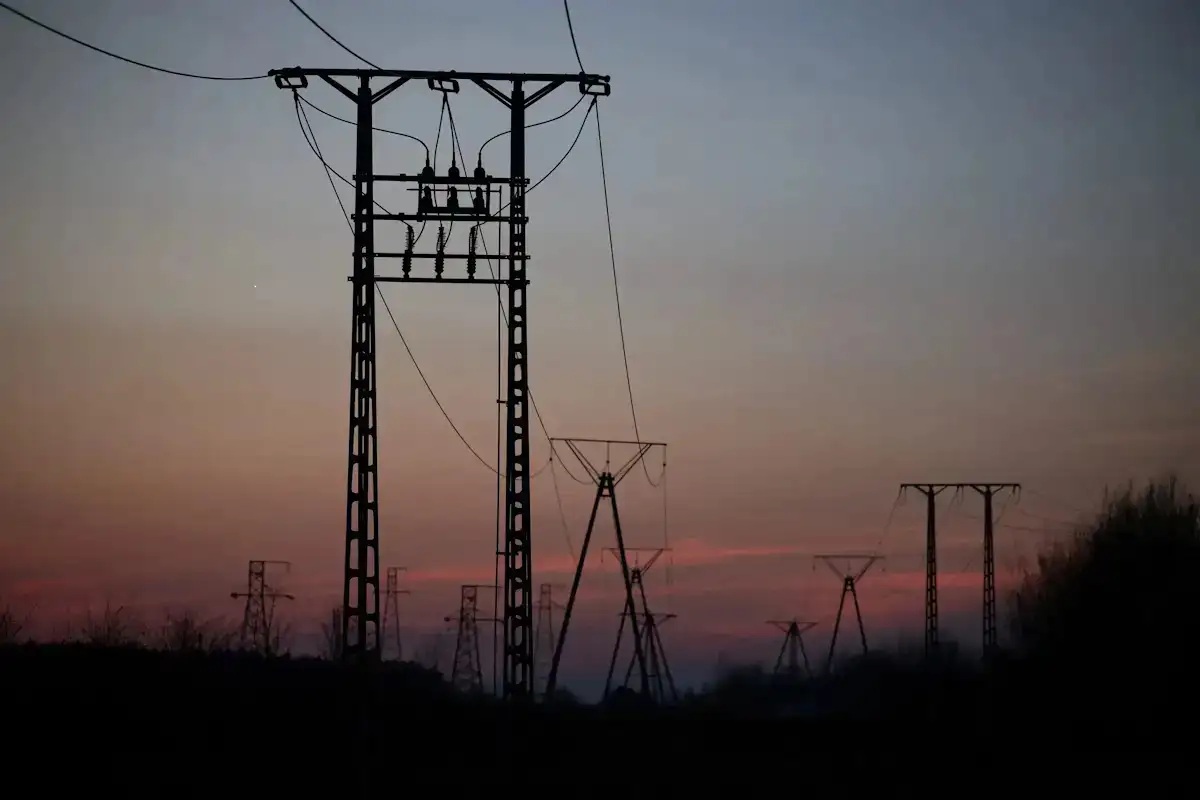 Ο ΑΔΜΗΕ διαθέτει 6,5 δισ. ευρώ – Πώς η ΑΜΚ του 1 δισ. ευρώ θα μειώσει το ενεργειακό κόστος για τους καταναλωτές