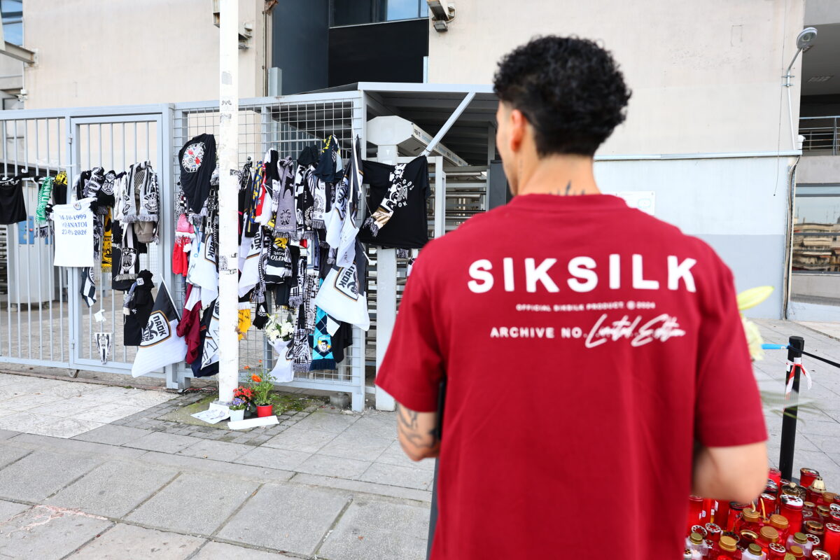 Ο Χόρχε Σάντσες κατέθεσε λουλούδια στην Τούμπα για τους αδικοχαμένους οπαδούς του ΠΑΟΚ