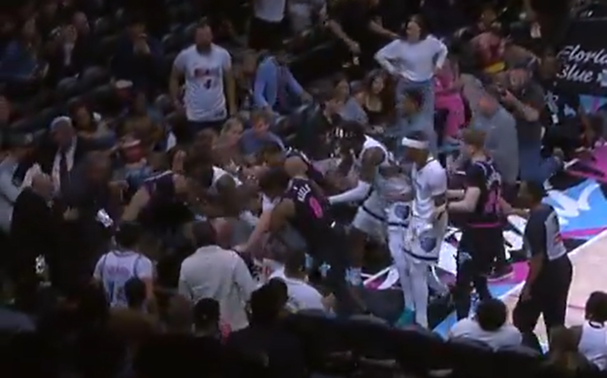 Σάλος στο ματς Χιτ – Γκρίζλις: Ο Πίπεν «εκτόξευσε» τον Γκάρντνερ στις κερκίδες και πιάστηκαν στα χέρια