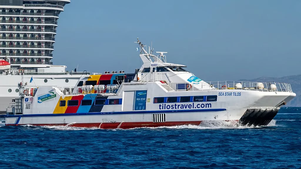 Βίντεο: Το «Sea Star Tilos» βυθίζεται στο δρομολόγιο Ρόδος – Τουρκία – Καρέ καρέ η διάσωση του πληρώματος