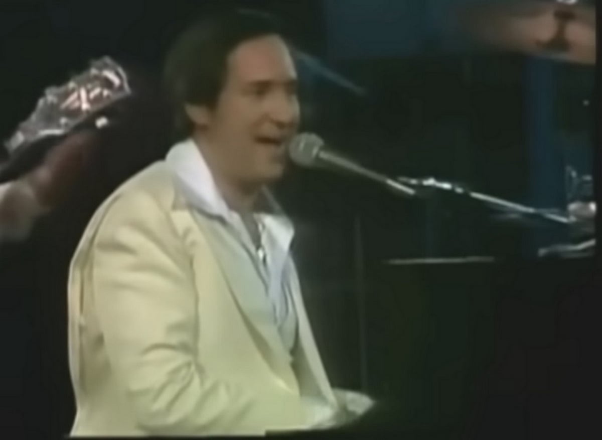 Απεβίωσε ο εμβληματικός ροκ εν ρολ καλλιτέχνης Νιλ Σεντάκα