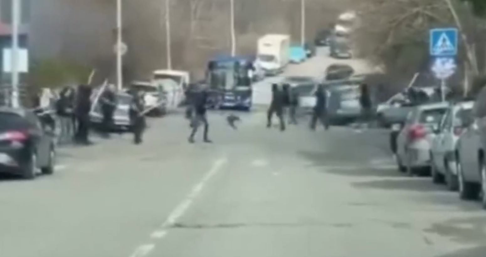 Σύγκρουση οπαδών στο Βελιγράδι πριν από το κρίσιμο ντέρμπι Ερυθρού Αστέρα – Παρτίζαν