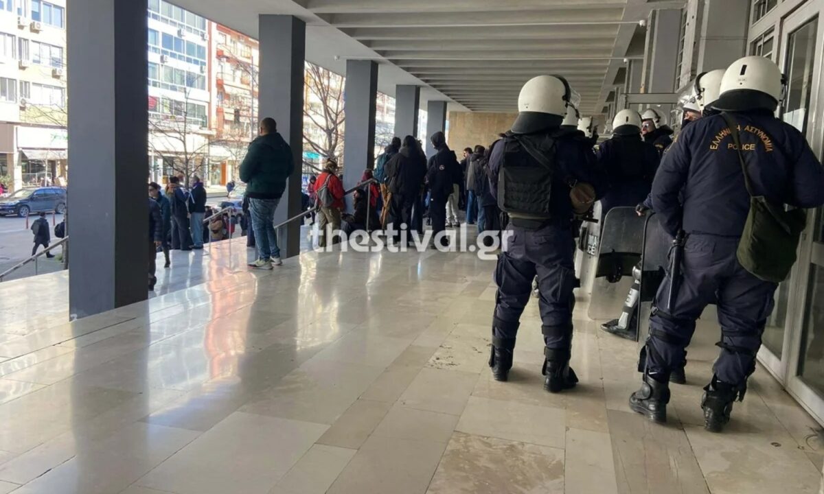 ΑΠΘ: Στα δικαστήρια οι 38 συλληφθέντες από την επιχείρηση στην Πολυτεχνική – Δείτε το βίντεο