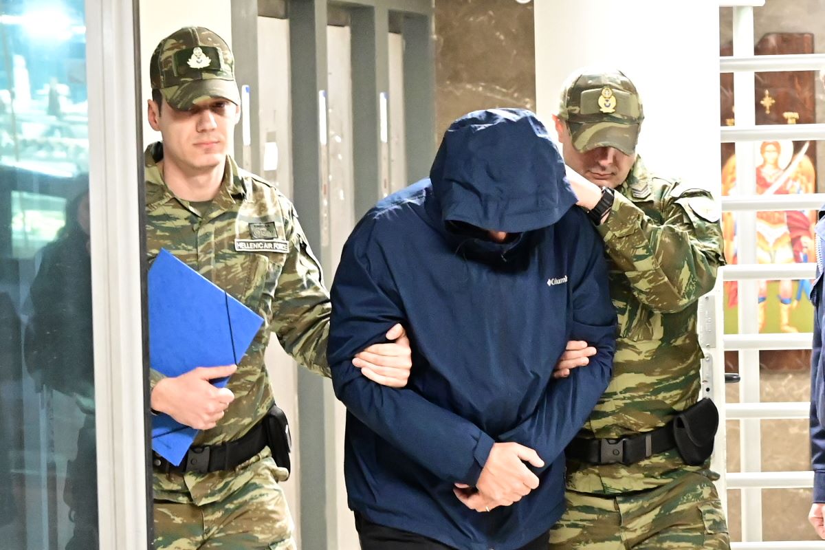 Ο σμήναρχος έλαβε 25.000 ευρώ από τον «Στίβεν» – Ισχυρίζεται ότι παρέδωσε απόρρητα έγγραφα μεσαίας σημασίας και εκφράζει μεταμέλεια