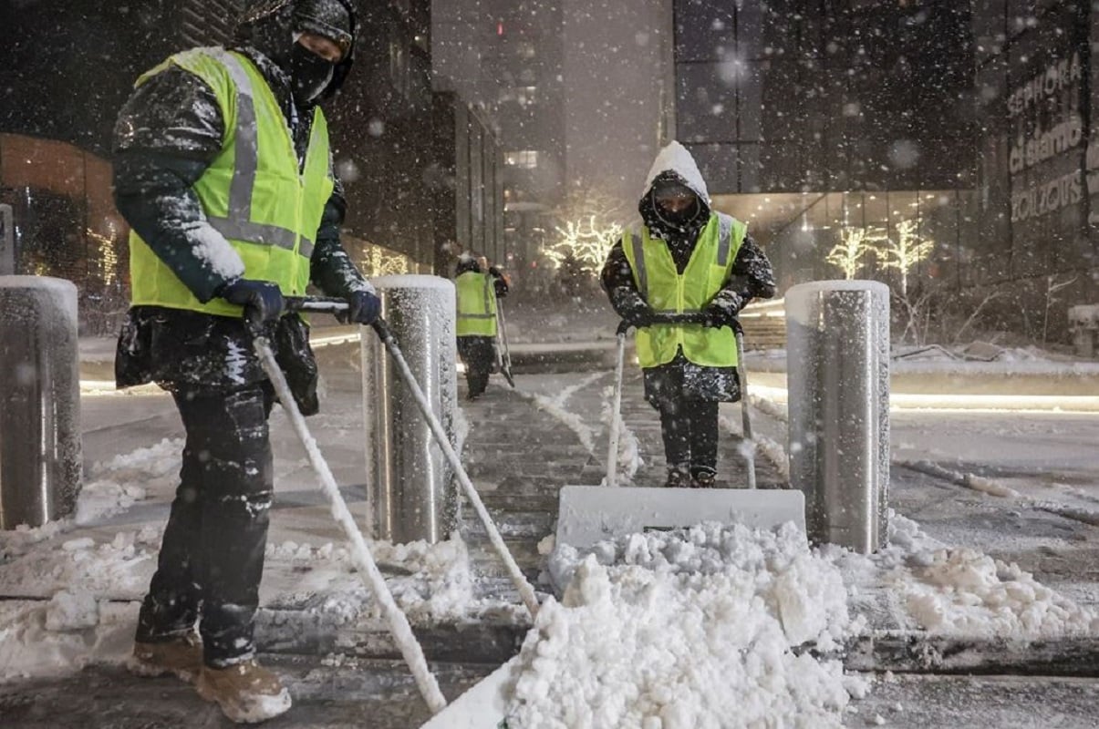 ΗΠΑ: Πρωτοφανής χιονοθύελλα πλήττει τη Νέα Υόρκη – Έξι πολιτείες σε κατάσταση έκτακτης ανάγκης
